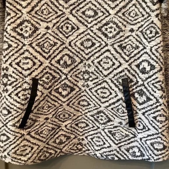 Soft Surroundings Cowl Neck Pullover Sweater With Pocket Gray Cream Size Small - Picture 5 of 9